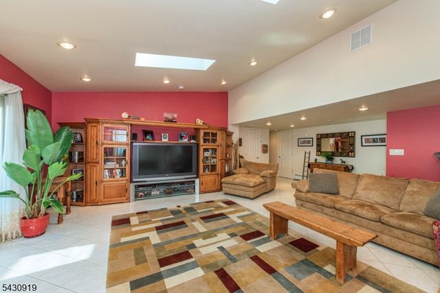 25 Meadow Dr, Little Falls Twp., NJ 07424