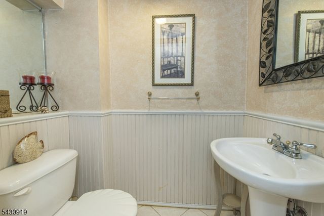 25 Meadow Dr, Little Falls Twp., NJ 07424