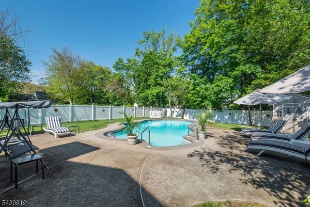 25 Meadow Dr, Little Falls Twp., NJ 07424