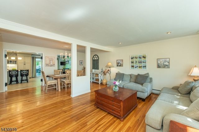 25 Meadow Dr, Little Falls Twp., NJ 07424