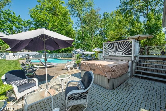 25 Meadow Dr, Little Falls Twp., NJ 07424
