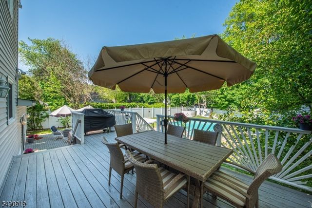 25 Meadow Dr, Little Falls Twp., NJ 07424
