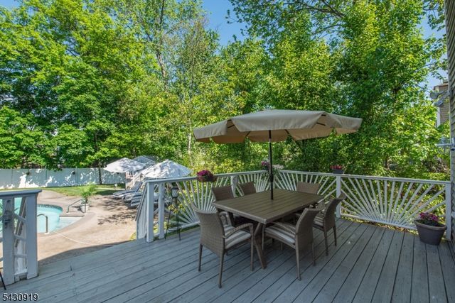 25 Meadow Dr, Little Falls Twp., NJ 07424