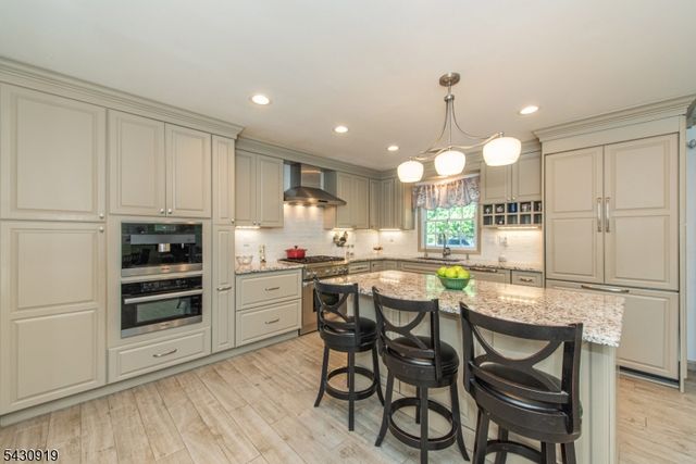 25 Meadow Dr, Little Falls Twp., NJ 07424