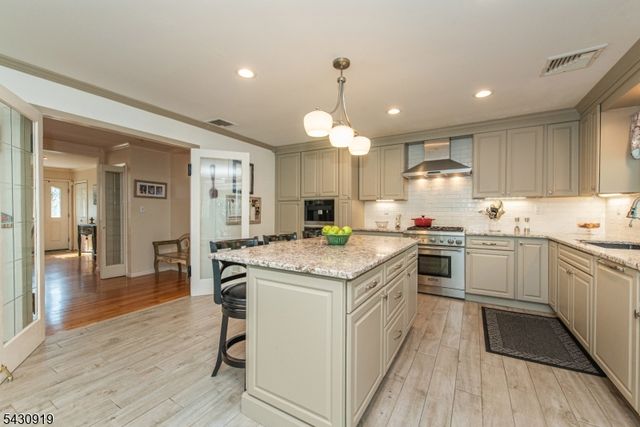 25 Meadow Dr, Little Falls Twp., NJ 07424