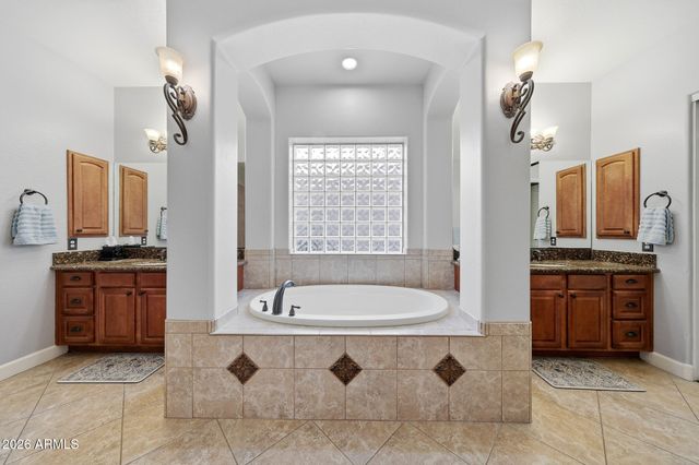 18174 W NARRAMORE Road, Goodyear, AZ 85338