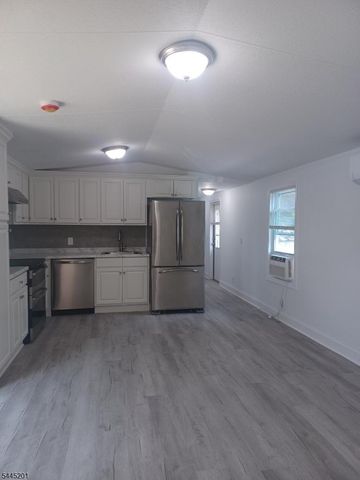 15 3rd St, Wayne Twp., NJ 07470
