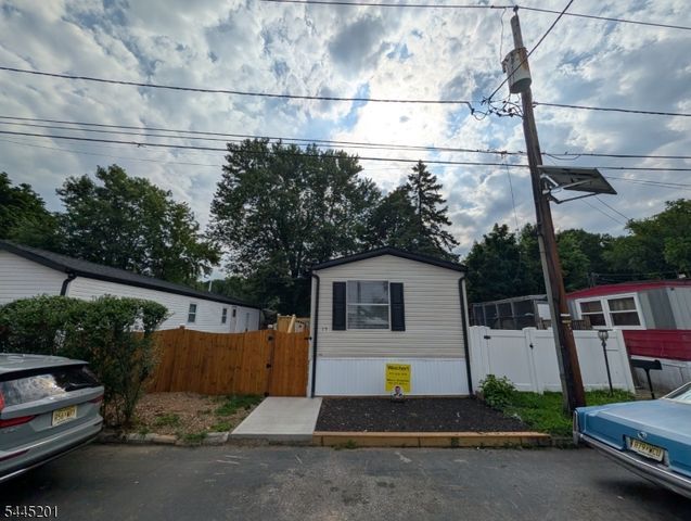 15 3rd St, Wayne Twp., NJ 07470