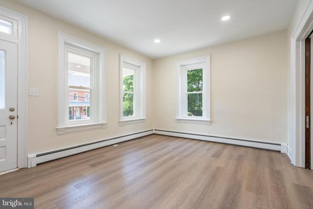 131 JEFFERSON ST, East Greenville, PA 18041