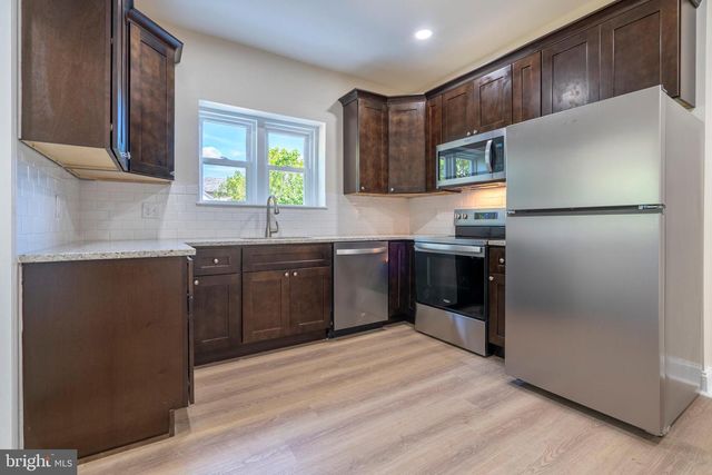 131 JEFFERSON ST, East Greenville, PA 18041