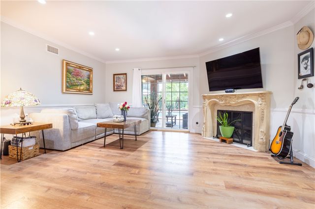 18900 Vincennes St, Northridge, CA 91324