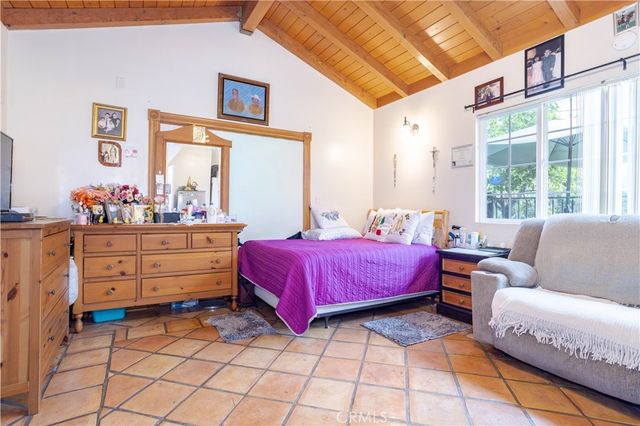 18900 Vincennes St, Northridge, CA 91324