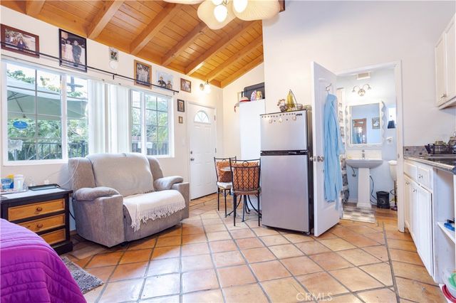 18900 Vincennes St, Northridge, CA 91324