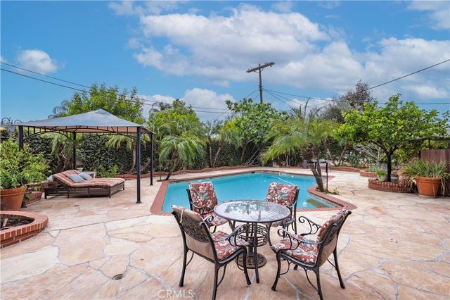 18900 Vincennes St, Northridge, CA 91324