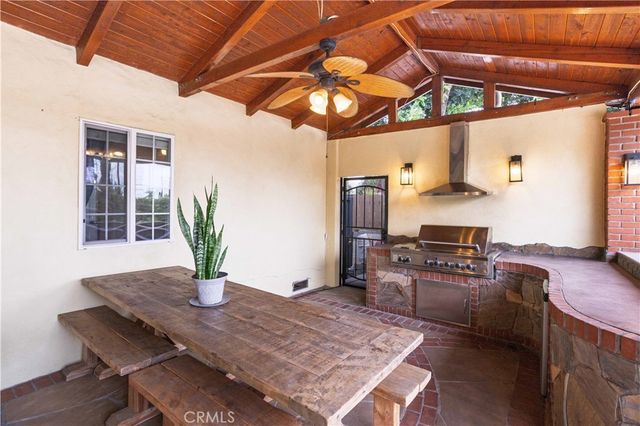 18900 Vincennes St, Northridge, CA 91324