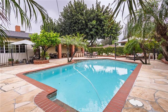 18900 Vincennes St, Northridge, CA 91324