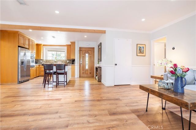 18900 Vincennes St, Northridge, CA 91324