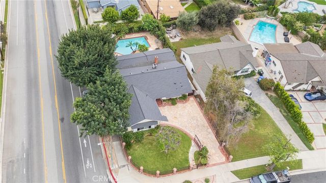 18900 Vincennes St, Northridge, CA 91324