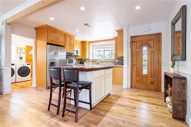 18900 Vincennes St, Northridge, CA 91324