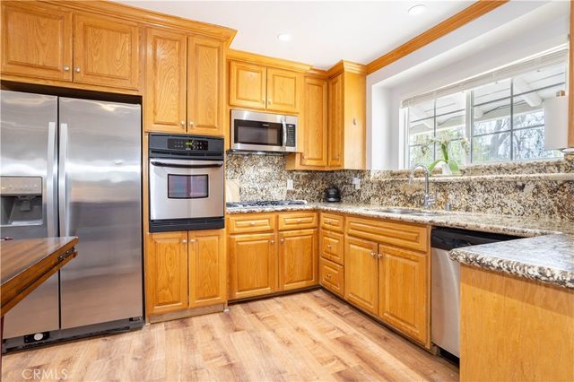 18900 Vincennes St, Northridge, CA 91324