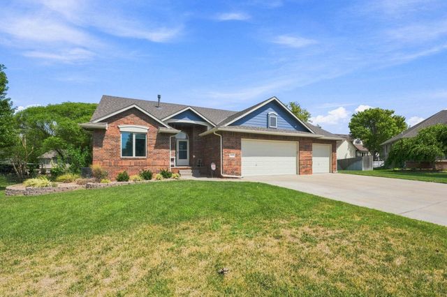 1303 S Ravenwood Ct, Derby, KS 67037