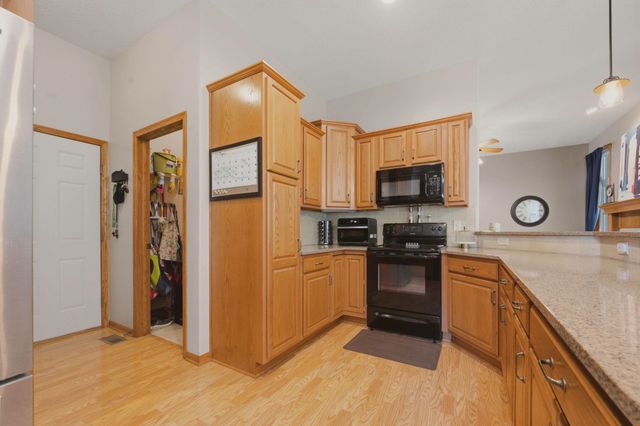 1303 S Ravenwood Ct, Derby, KS 67037