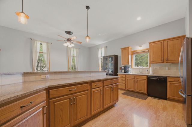 1303 S Ravenwood Ct, Derby, KS 67037