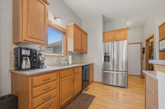 1303 S Ravenwood Ct, Derby, KS 67037