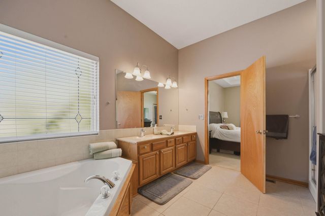 1303 S Ravenwood Ct, Derby, KS 67037
