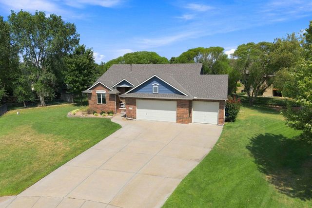1303 S Ravenwood Ct, Derby, KS 67037