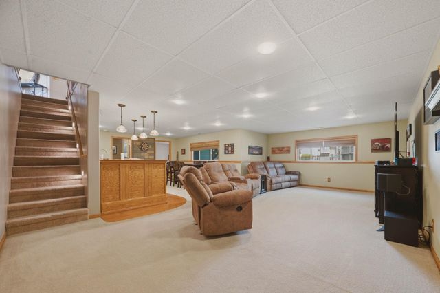 1303 S Ravenwood Ct, Derby, KS 67037