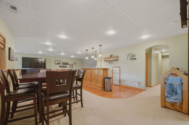 1303 S Ravenwood Ct, Derby, KS 67037