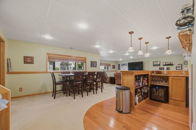 1303 S Ravenwood Ct, Derby, KS 67037
