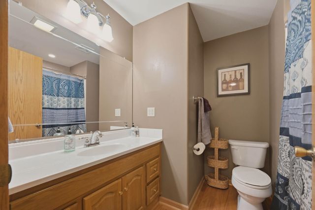 1303 S Ravenwood Ct, Derby, KS 67037