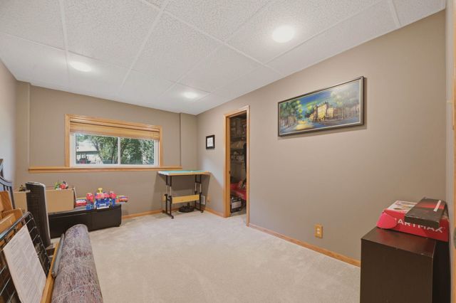 1303 S Ravenwood Ct, Derby, KS 67037
