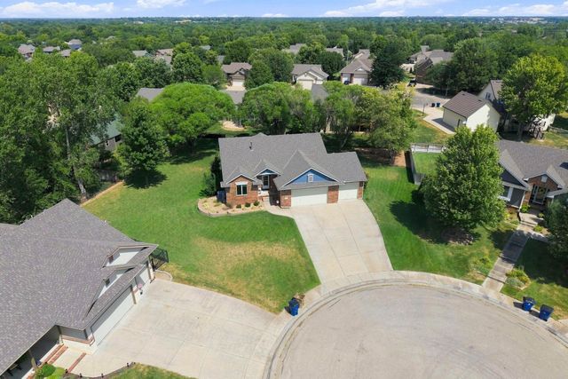 1303 S Ravenwood Ct, Derby, KS 67037