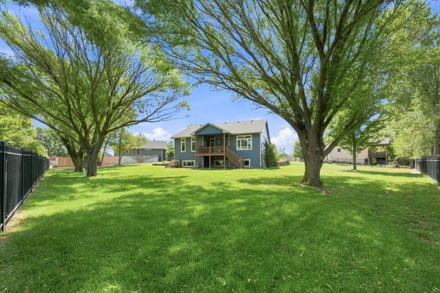 1303 S Ravenwood Ct, Derby, KS 67037