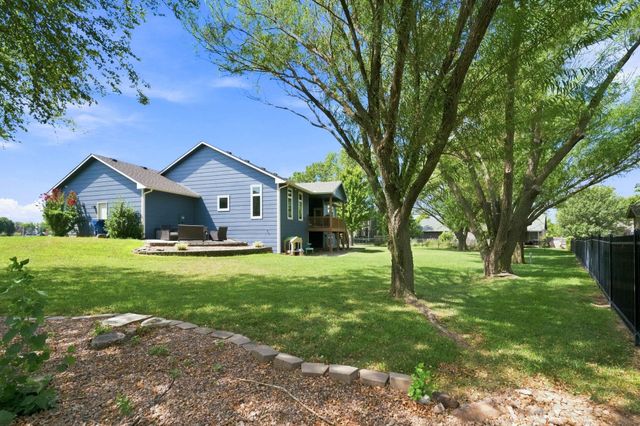 1303 S Ravenwood Ct, Derby, KS 67037