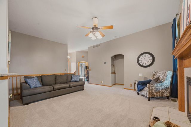 1303 S Ravenwood Ct, Derby, KS 67037