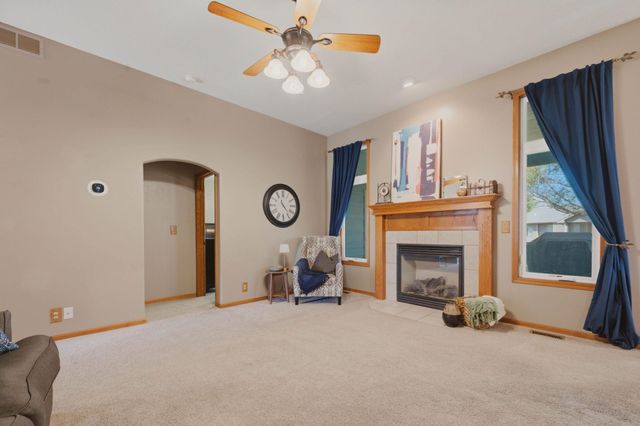 1303 S Ravenwood Ct, Derby, KS 67037