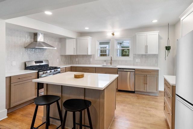 4036 N Stowell AVENUE, Shorewood, WI 53211