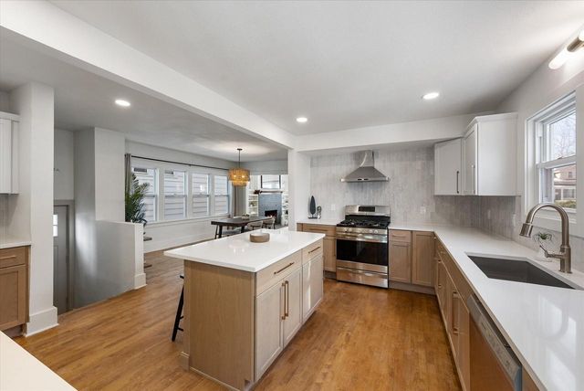 4036 N Stowell AVENUE, Shorewood, WI 53211