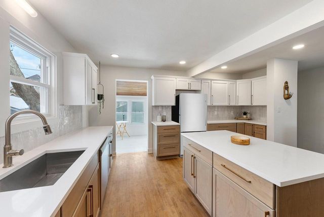 4036 N Stowell AVENUE, Shorewood, WI 53211