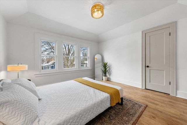 4036 N Stowell AVENUE, Shorewood, WI 53211