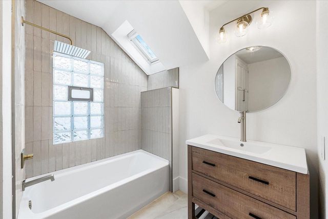 4036 N Stowell AVENUE, Shorewood, WI 53211