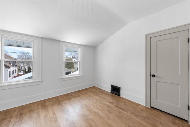 4036 N Stowell AVENUE, Shorewood, WI 53211