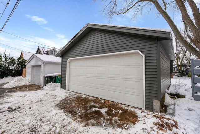 4036 N Stowell AVENUE, Shorewood, WI 53211