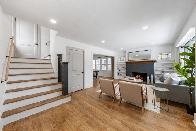 4036 N Stowell AVENUE, Shorewood, WI 53211