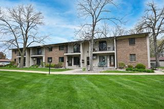 1684 S Carriage LANE #D, New Berlin, WI 53151