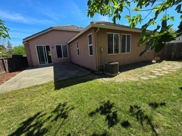 2368 Portola St, West Sacramento, CA 95691